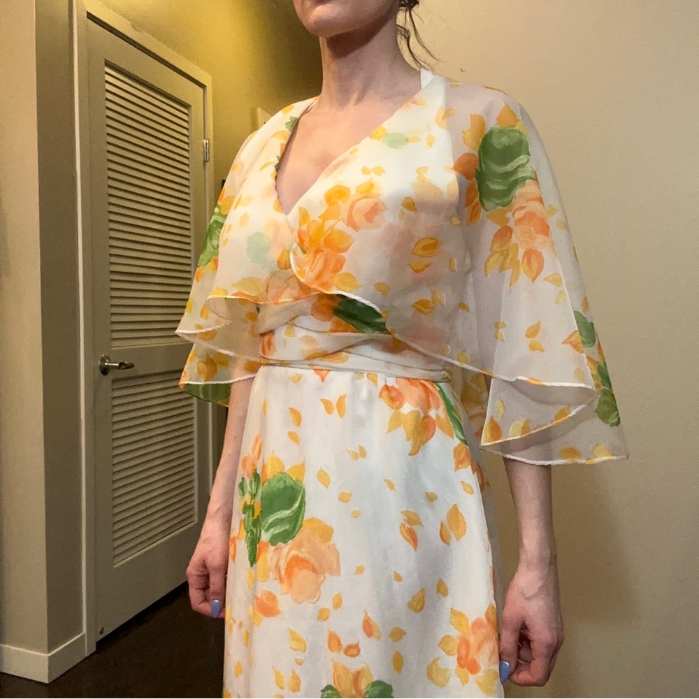 Authentic vintage 1970's Lorrie Deb gown with cape - Picture 16 of 17
